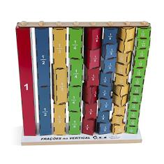 Carlu Brinquedos - Frações na Vertical - Jogo Educativo - Multicolorido - Unissexo - A partir de 5 anos - 46 peças - 1 suporte/base de M.D.F; possui 08 torres nas cores vermelho, verde, azul e amarelo