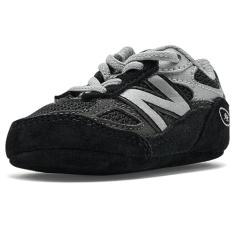 New Balance Tênis infantil 990 V6 com cadarço, Preto/prata, 17