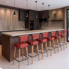 Banqueta Alta Cozinha 70cm Encosto Pé Madeira Kit 6 Barcelona PU Verme