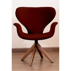 Poltrona Decorativa Mix Pé Giratório de Madeira