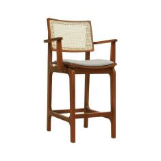 Banqueta Alta Bistrô Gus Com Braços Madeira Maciça Encosto Telinha Assento Anatômico Linho Amêndoa/Bege