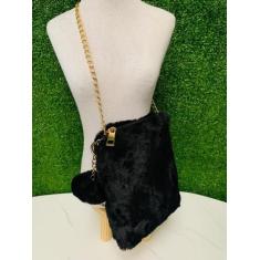 Bolsa Pelo Transversal Com Alça Dourada Com Ziper E Pompom  20CMX15,5C