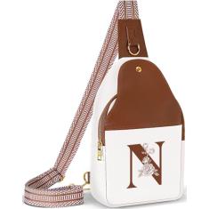 Lizznoe Bolsa tiracolo feminina de couro com letra inicial pochete para viagem, presentes para mãe, esposa, ela, Branco/Marrom