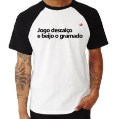 Camiseta Raglan Jogo descalço e beijo o gramado - Foca na Moda, Branco
