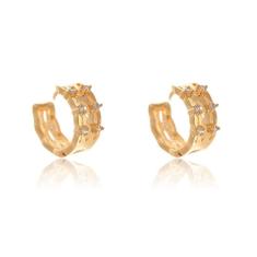 Brinco Argola Vazada Com 4 Zircônias Folheado Em Ouro 18K