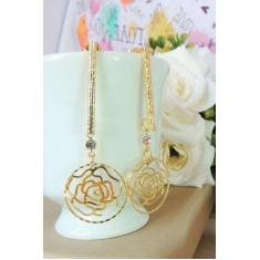 Brinco Médio De Fio Trabalhado E Flor Vazada Banhado Em Ouro 18k - Flo