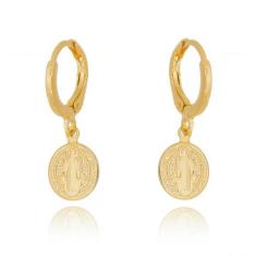 Brinco De Argola com Pingente de São Bento Banhado a Ouro