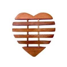 Descanso De Panela De Pau Madeira Modelo Coração 21x16 Cm - Colheres d