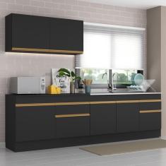 Cozinha Compacta Com Rodapé Com Armário E Balcão Preta