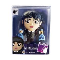 Boneco Fandom Box Coleção Wandinha 1x - Líder, Wandinha C/ Peixes