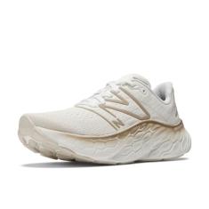 New Balance Fresh Foam X More V4 Tênis de corrida feminino, Branco/dourado metálico/Moonbeam, 37