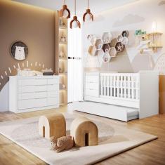 Quarto de Bebê Cléo Berço Multifuncional Americano Cômoda Infantil 5 Gavetas com Porta Branco Fosco Carolina Baby