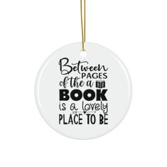 Between Pages of The A Book is A Lovely Place to Ornament, Decorações de Natal, Ornamento de Círculo de 7,6 cm, Ornamento de Cerâmica