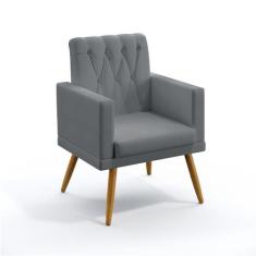 Poltrona Vega Com Rodapé E Botões Capitonê Sued Cinza Aradecor