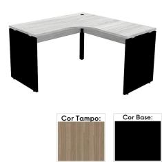 Mesa de Escritório em L Pé Painel PE25 em MDP 135 x 135 x 60 cm Cor Noce Naturalle e Base Preta