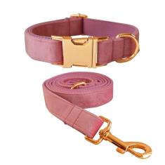 Conjunto de coleira e coleira de veludo macio com fivela de metal resistente - Coleiras ajustáveis duráveis para animais de estimação com trelas para cães pequenos, médios e grandes - Confortável e