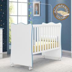 Berço c/ Rodízio Doce Sonho Branco Azul Qmovi + Colchão Gazin