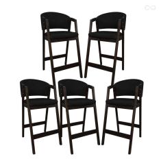 Kit 5 Banquetas Alta com Encosto Ravena Madeira Maciça Maciça Capuccino Sintético Preto CCS