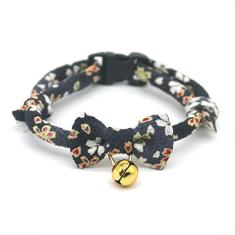 PetSoKoo Coleira de gato Chirimen com sino. Estilo de gravata borboleta de flor japonesa. Segurança Breakaway e leve, macia, confortável, durável