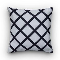 Capa de almofada VivaIN bordada com x preta