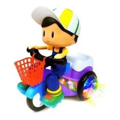 Boneco Motoqueiro empina  Triciclo Musical e Luz. Menino - DM TOYS