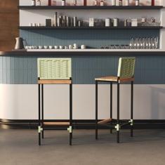 Banqueta Alta em Aço com Assento de Madeira Maciça Encosto de Junco Verde Militar