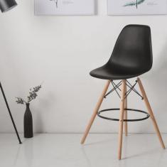 Banqueta Alta com Encosto Eames dsw