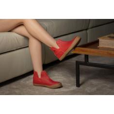 Tenis Em Couro Tomate Com Elastico Vermelho E Sola De Borracha Marmelo