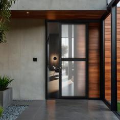 Porta de Correr Suspensa de Aluminio 215x90cm com Vidro Temperado Preto