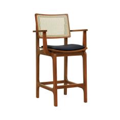 Banqueta Alta Bistrô Gus Com Braços Madeira Maciça Encosto Telinha Assento Anatômico Sintético Amêndoa/Preto