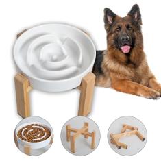 Tigela de alimentação lenta elevada para cães - prato de comida de cerâmica com suporte de bambu - design de labirinto elevado - ideal para cães de médio a grande porte - branco - 22,4 cm