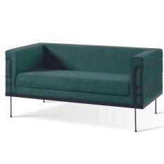 Sofá 2 Lugares Le Corbusier Daf Móveis 136 cm em Madeira Eucalipto Espuma D28 Veludo Verde Base Aço