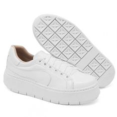 Tênis Casual em Couro Feminino com Detalhe Lateral e Sola Plataforma L