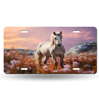 Imagem de Cavalo com crina longa em flores de tremoço ao pôr do sol capa de placa de licença de design elegante - etiqueta de carro de alumínio artística, à prova de ferrugem, design exclusivo novidade - 15 x