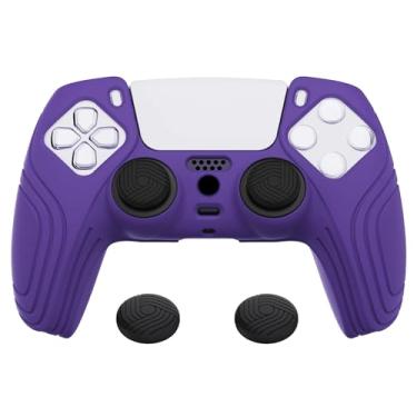 Imagem de eXtremeRate PlayVital Samurai Edition Capa de silicone antiderrapante roxa para ps5, capa protetora ergonômica de borracha macia para controle ps5 com tampas pretas de polegar