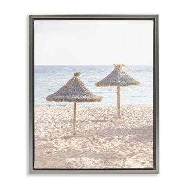 Imagem de Stupell Industries Guarda-chuvas de palha na praia cinza emoldurado tela flutuante arte de parede, design por Sisi e Seb, 30 x 25