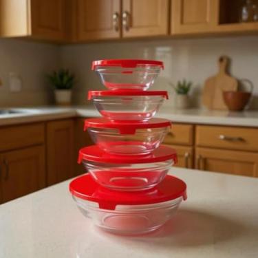 Imagem de Potes redondos para armazenar alimentos com tampa vermelha, e bonitos.