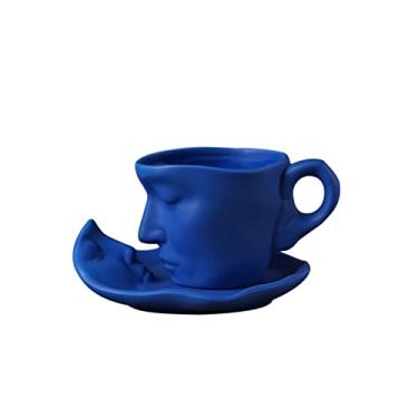 Imagem de KWQBHW Conjunto de canecas beijando xícara de café de cerâmica com pires e colher caneca de rosto criativo canecas de chá de arte abstrata presente romântico para esposa namorada casal, azul