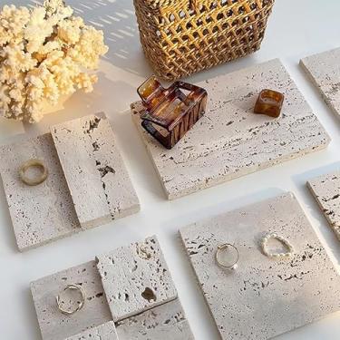 Imagem de Artisanal Abode Telhas de exibição de pedra travertino natural, adereços decorativos de fotografia para joias, cosméticos, decoração de casa, blocos de pedra bege (20 cm x 30 cm)