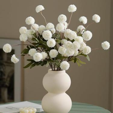 Imagem de Sherika 10 peças de flores kiku falsas brancas a granel, flores de haste longa para mães falsas, bolas de pompom artificiais, flores de seda, arranjos florais de mini crisântemo para decorações