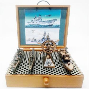 Imagem de Miniaturas decorativas de Embarcações de época em metal com Timão - Ca