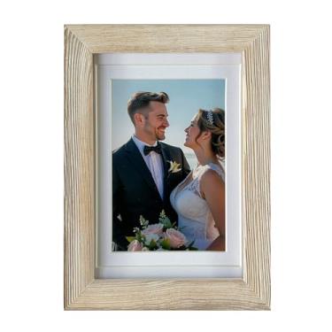 Imagem de Porta-retrato rústico retrô de madeira 10 x 15 cm com suporte de parede de acrílico e exibição de mesa, moldura feita à mão com tapete para exibição de fotos de formatura, imagem de família, foto de