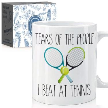 Imagem de Kaimaloke Caneca de tênis novidade presentes para amantes de tênis, jogadores, treinadores - Lágrimas das pessoas que eu bati presente de aniversário inspirador Natal para treinador melhor amiga irmã