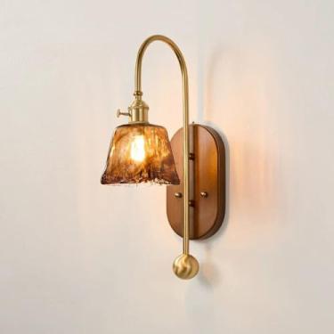 Imagem de Luminária de parede retrô de madeira, acabamento moderno em latão antigo, luminária de parede com cúpula de vidro soprado à mão, luminária de parede nórdica de madeira maciça Wabi Sabi para