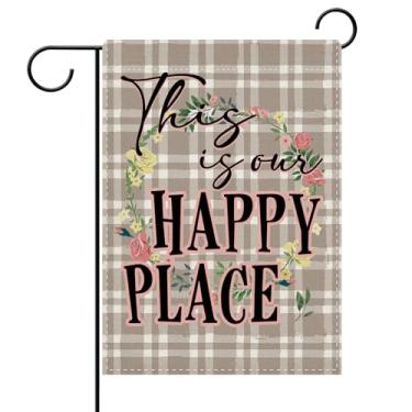 Imagem de Dyrenson Esta é a nossa bandeira decorativa de jardim Happy Place, grinalda floral xadrez de búfalo inspiradora decoração externa de casa, casa de fazenda familiar serapilheira de flores ao ar livre