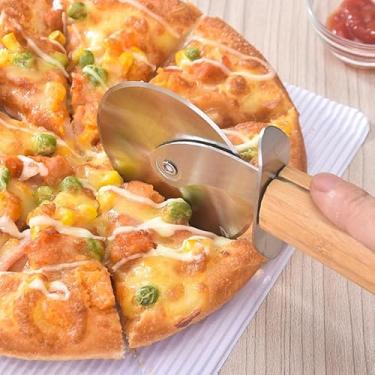 Imagem de Conjunto de utensílios de cozinha de aço inoxidável com cabo de madeira, descascador de latas, batedor de lata, cortador de pizza, espátula de queijo para cozinhar e assar