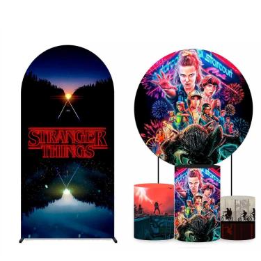 Imagem de Kit Painel de Festa Redondo 1,30m, Trio de Cilindros e Painel Romano Stranger Things - Fera Print