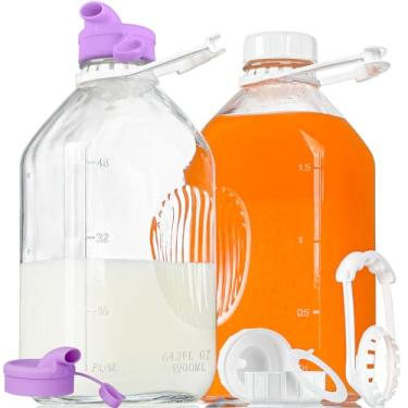 Imagem de 2 Pack 64 Oz Heavy Duty Glass Milk Bottle with Reusable Airtight SCREW LID, 2 Qt Glass Water Bottle with 2 Exact Scale Lines - Glass Milk Jug Pitcher - 1/2 Gal Juice Bottles(Extra 1 Lid AND 3 Handle)