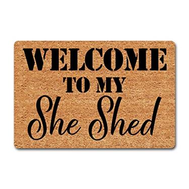 Imagem de Capacho engraçado de boas-vindas personalizado para presente de brincadeira 40,4 cm (L) x 60,2 cm (C) Welcome To My She Shed Capacho para entrada de entrada tapetes de decoração de varanda para porta