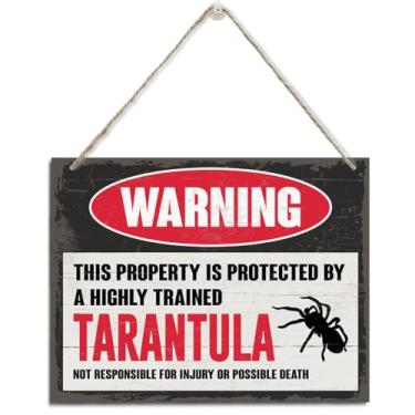 Imagem de Placa de aviso, decoração de pendurar em madeira, esta propriedade é protegida por uma tarântula de cana altamente treinada, sinais de aviso engraçados, placa decorativa para pendurar, decoração de